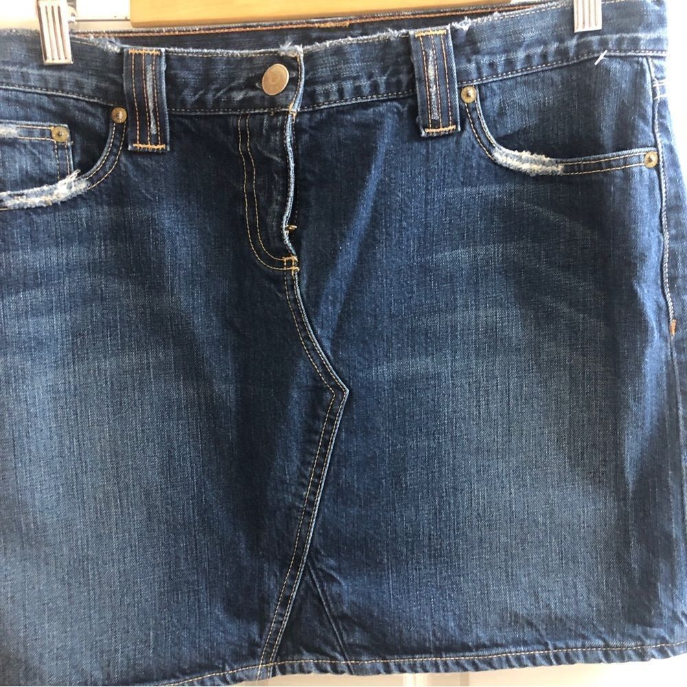 J Crew Denim Medium Wash Faded  Distressed Mini Skirt‎ Size 31 - Picture 4 of 5